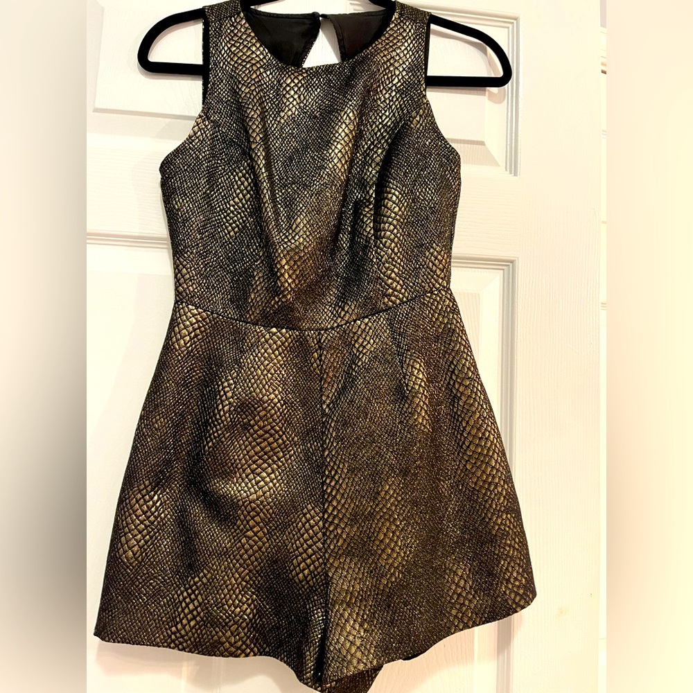 Jack by BB Dakota Gold Metallic Romper Size 0
